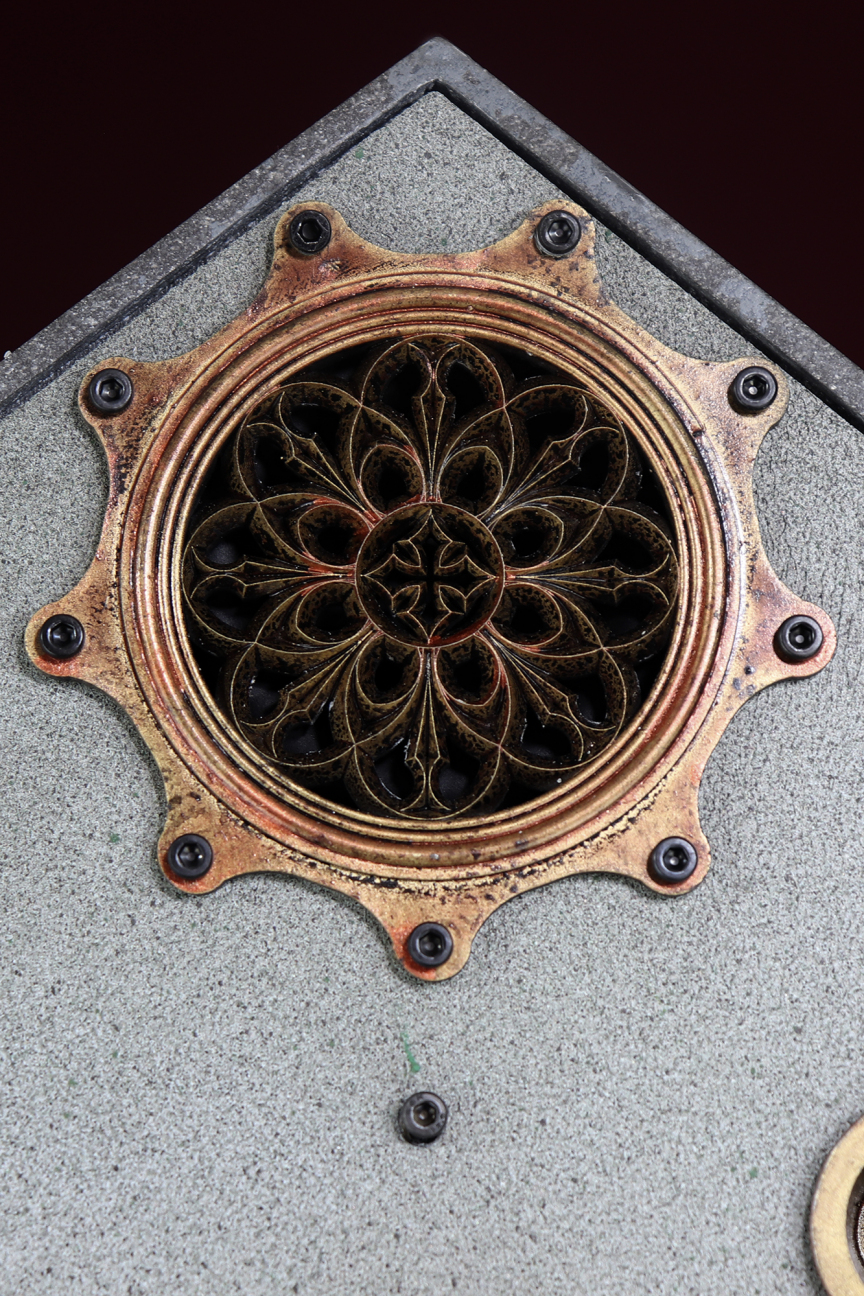 Уникальные аниматронные часы The Gothic Clock