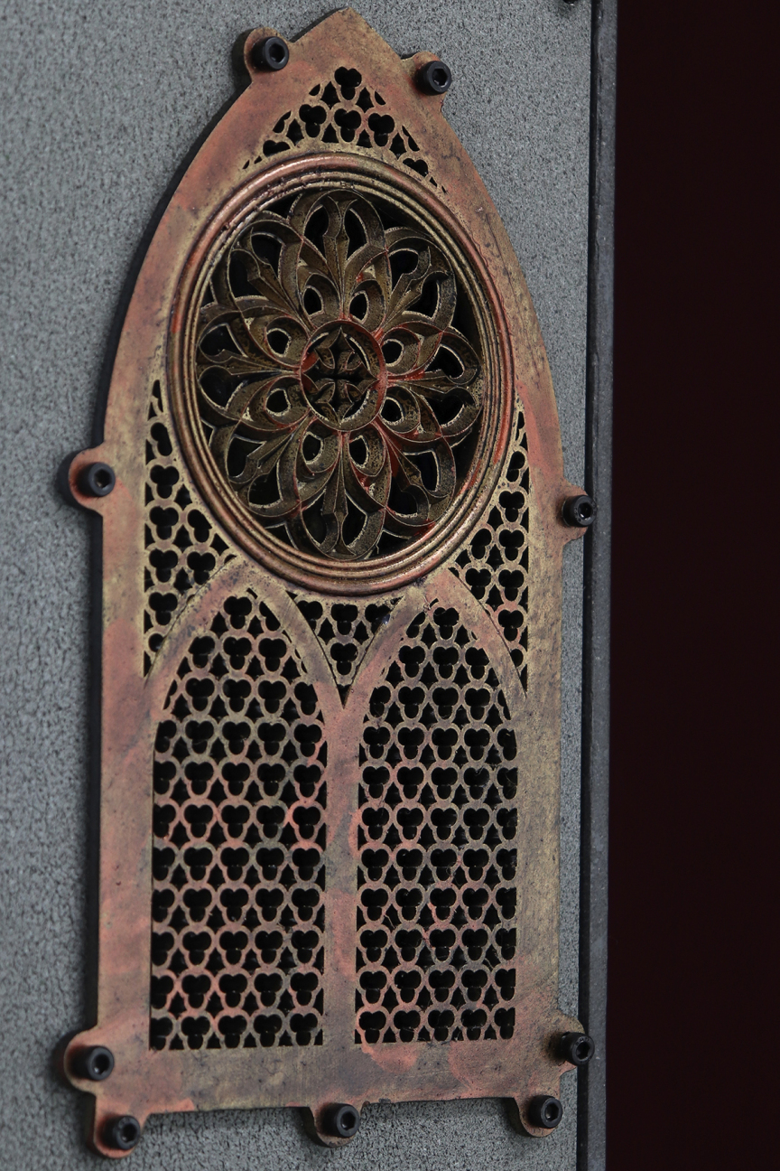 Уникальные аниматронные часы The Gothic Clock