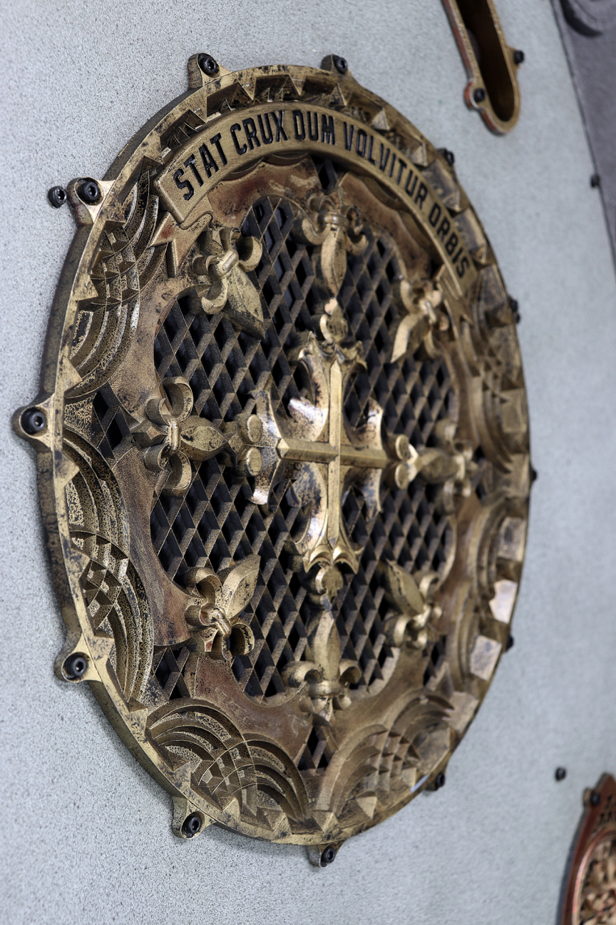 Уникальные аниматронные часы The Gothic Clock