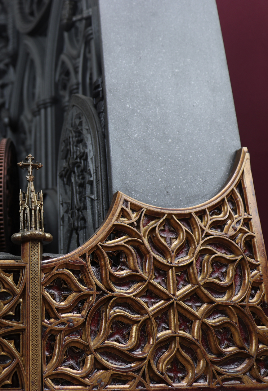 The Gothic Clock — эксклюзивные кинетические часы в готическом стиле