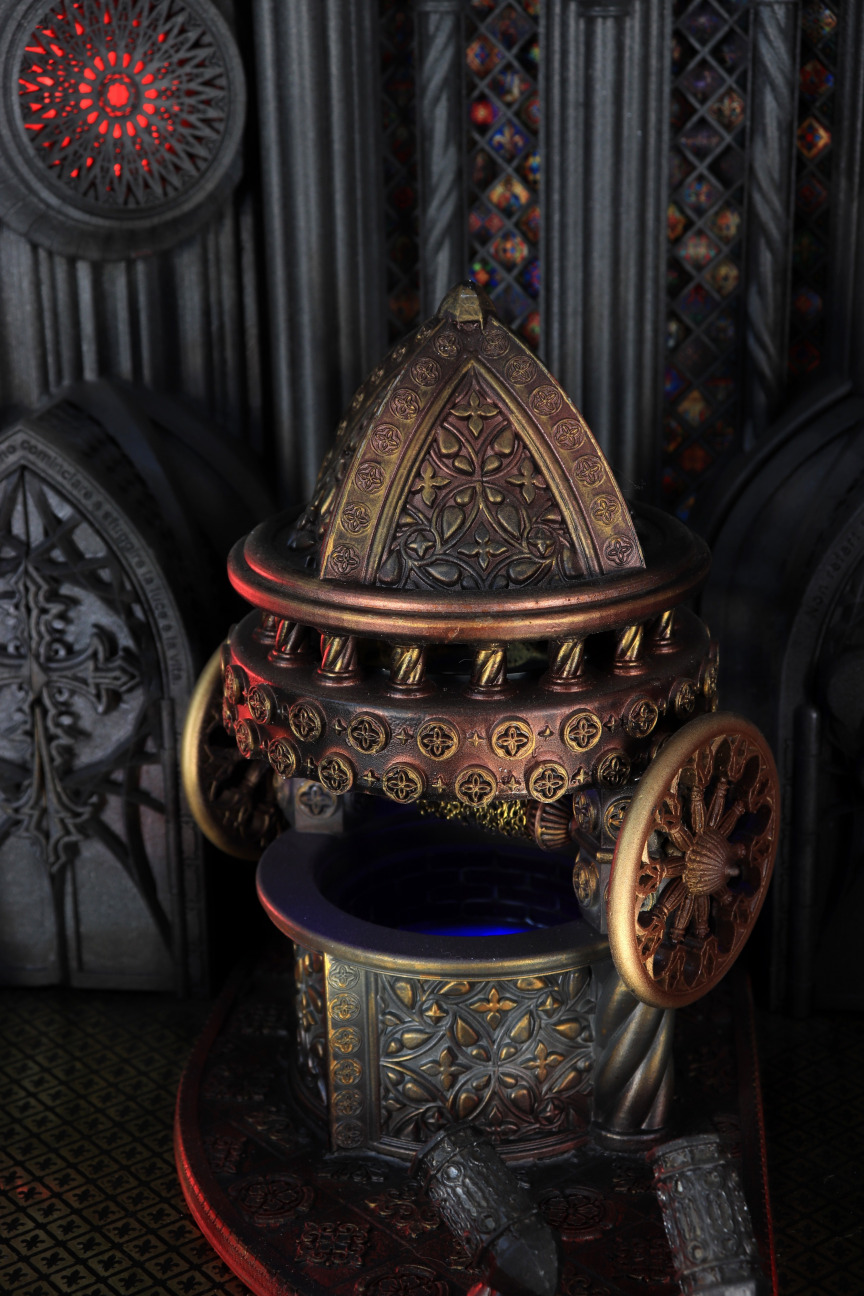 Эксклюзивные часы The Gothic Clock с кинетическим механизмом. Аниматронные часы в готическом стиле — уникальный подарок, когда у человека все есть.